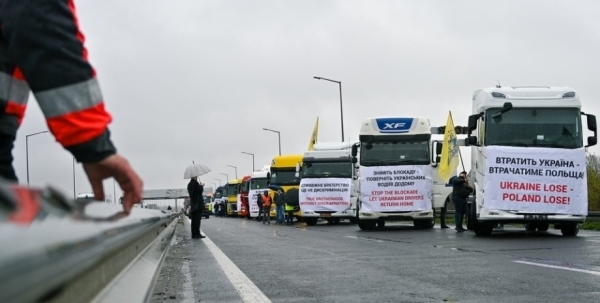 Правительство Польши подписало соглашение с фермерами для прекращения блокады границы с Украиной